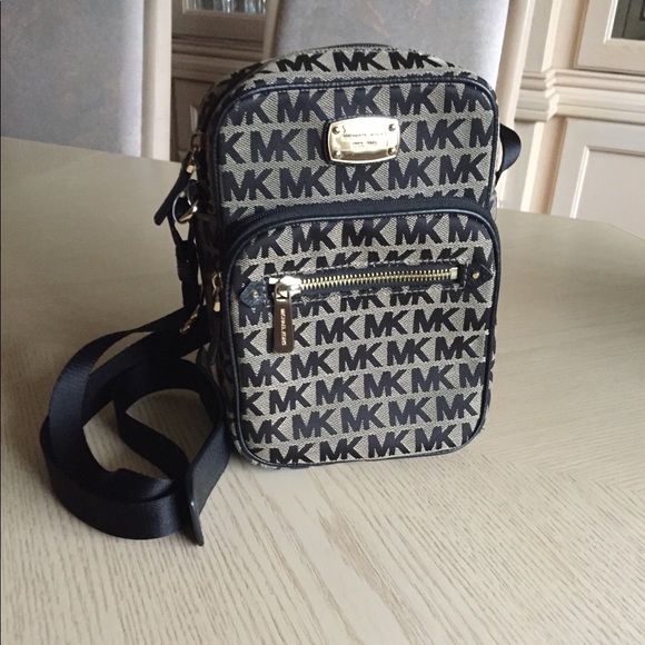 Michael Kors Handbags - Michael Kors Black Bedford Crossbody Bag